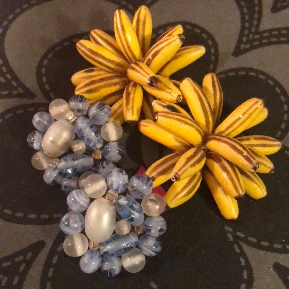 2 Pr VTG 40’s Earrings.